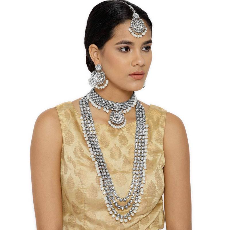 Traditional Kundan & Pearl Studded Bridal Choker Necklace Jewellery Set With Earrings & Maang Tikka for Women