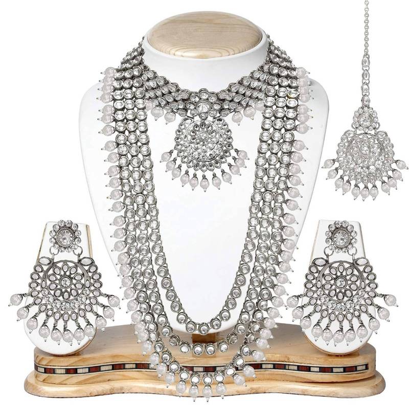 Traditional Kundan & Pearl Studded Bridal Choker Necklace Jewellery Set With Earrings & Maang Tikka for Women