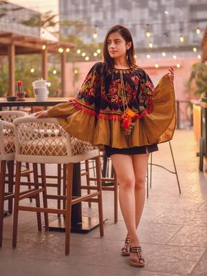 Black Sparrow Motif Embroidered Winter Circular Poncho_free Size 1