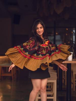 Black Sparrow Motif Embroidered Winter Circular Poncho_free Size 3