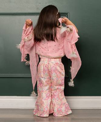 Pink embroidered cape set 3