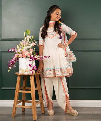 Off white embroidered kurta dhoti set 1