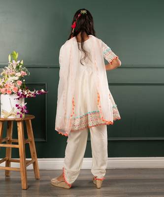 Off white embroidered kurta dhoti set 4