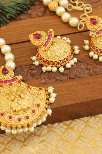 Matte finish lakshmi necklace set