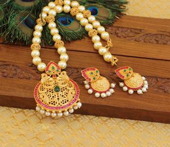 Matte finish peacock necklace set 1