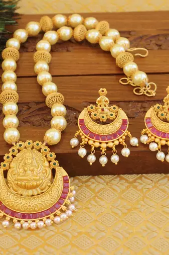 Matte finish temple necklace set