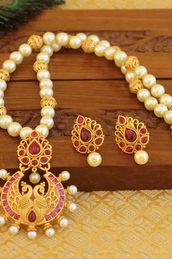 Matte finish peacock ruby necklace set