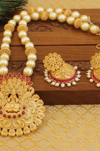 Matte finish temple necklace set