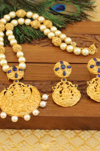 Matte finish lakshmi necklace set