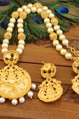 Matte finish lakshmi necklace set