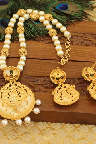 Matte finish lakshmi necklace set