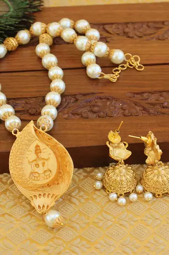 Matte finish temple necklace set