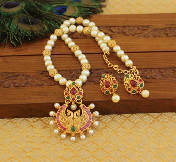 Matte finish peacock necklace set 1