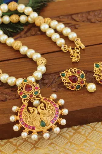 Matte finish peacock necklace set