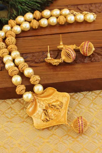 Matte finish temple necklace set
