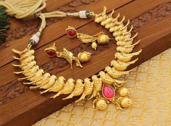 Matte finish parrot necklace set 1