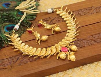 Matte finish parrot necklace set 2