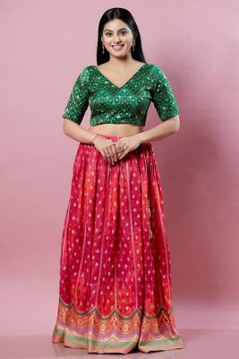 Salwar Studio Women's Green Woven Design Saree Blouse 6