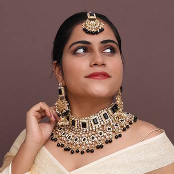Black necklace-sets 2