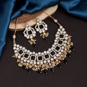 Black necklace-sets 3