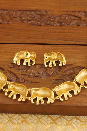 Matte finish elephant necklace set