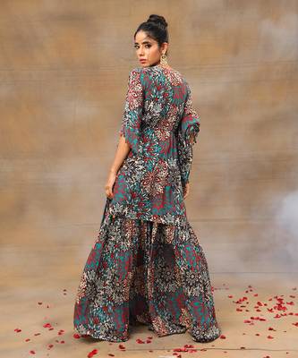 Green printed sharara and kaftan set 4