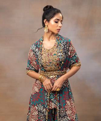 Green printed short kurta and cape set 4