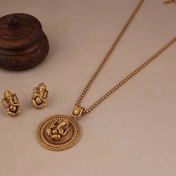BEAUTIFUL GOLD PLATED GANESH PENDANT SET WITH EARRING | TEMPLE JEWELLERY 1