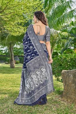 Floral cotton blend Zari Saree 3