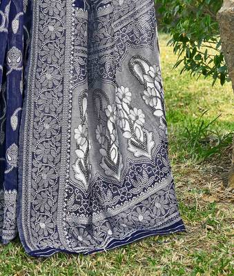 Floral cotton blend Zari Saree 4
