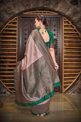 Ethnic Motifs Woven Design Zari Silk Blend Kanjeevaram Saree 4