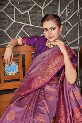 Ethnic Motifs Woven Design Zari Silk Blend Kanjeevaram Saree 3