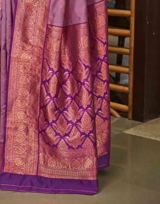 Ethnic Motifs Woven Design Zari Silk Blend Kanjeevaram Saree 5