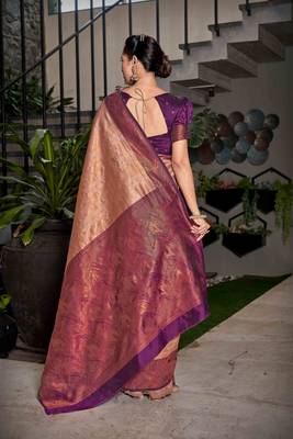 Ethnic Motifs Woven Design Zari Silk Blend Kanjeevaram Saree 4