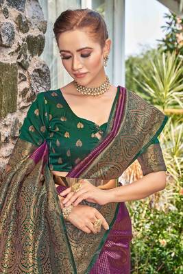Ethnic Motifs Woven Design Zari Silk Blend Kanjeevaram Saree 3