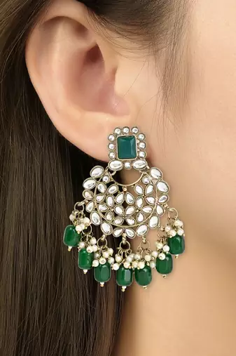Traditional Pearl Kundan Choker Jewellery Necklace Set with Maang Tikka