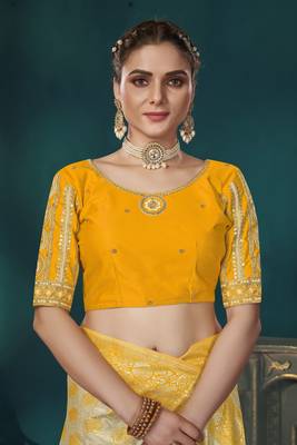 Yellow & Beige Banarasi silk blend Saree With Unstitch Blouse Piece 3