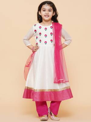White Embroidered Cotton Kurta Set 1