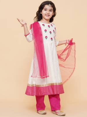 White Embroidered Cotton Kurta Set 2