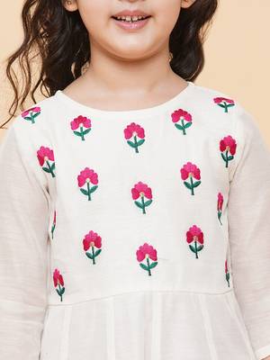 White Embroidered Cotton Kurta Set 4