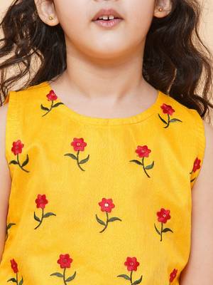 Yellow Embroidered Chanderi Silk Kurta Set 4