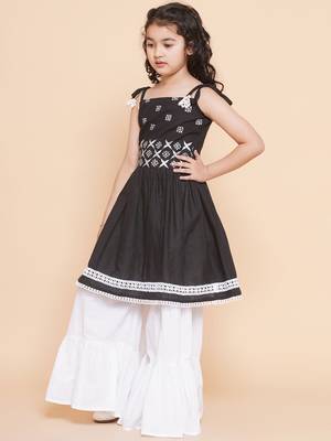 Black Embroidered Pure Cotton Kurta Set 4