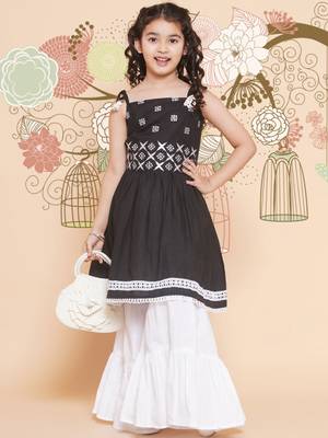 Black Embroidered Pure Cotton Kurta Set 6