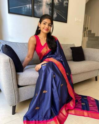 Navyblue silk Blend Sarees With Blouse 2