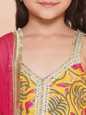 Yellow Printed Pure Cotton Kurta Set 4
