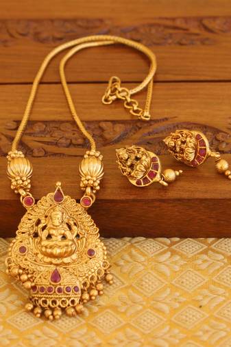Matte finish temple necklace set