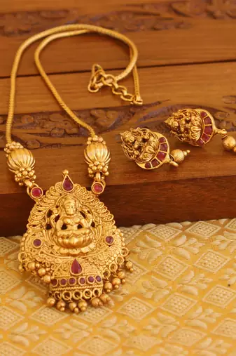 Matte finish temple necklace set