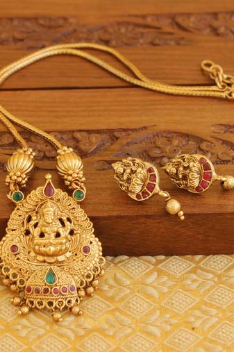 Matte finish temple necklace set