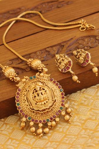 Matte finish temple necklace set