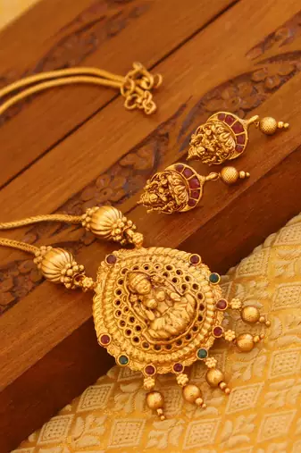 Matte finish temple necklace set